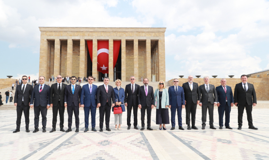 TFF Bakan Hacosmanolu ve Ynetim Kurulu yeleri, Ata'mzn Huzuruna kt