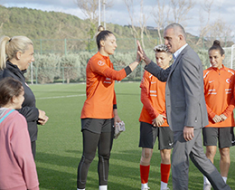 TFF Bakan Hacosmanolu, Kadn A Mill Takmmz ile Bir Araya Geldi