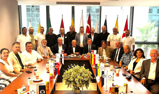 Başkan Büyükekşi, İzmir Spor Kulüpleri Birliği Vakfı Üyeleri ile Bir Araya Geldi