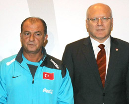 Terim extends Turkey stay until 2012 