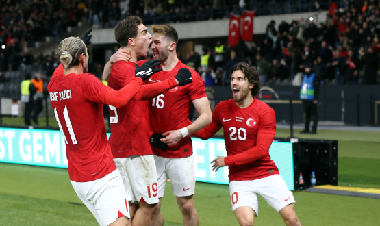Polonya 1-0 Türkiye<br />
lk Yar Oynanyor