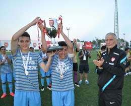 Blgesel Geliim U14 Liginde ampiyon Trabzonspor A.