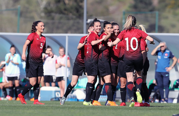 Women's A National Team beat Estonia: 3-2