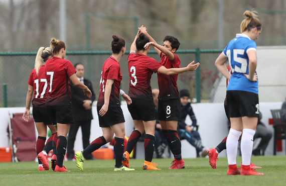 Women's A National Team beat Estonia:   3-0