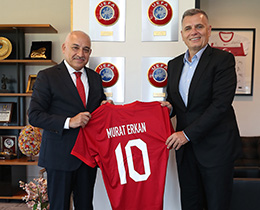 Turkcell'den TFF Başkanı Büyükekşi'ye ziyaret