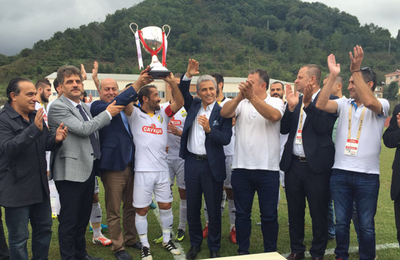 BAL'dan TFF 3. Lig'e ykselen Arsinspor kupasn ald