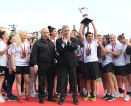 Ataehir Belediyespor became champions of Womens 1. League