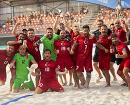 Plaj Futbolu Milli Takmmz, Danimarkay 1-0 malup etti